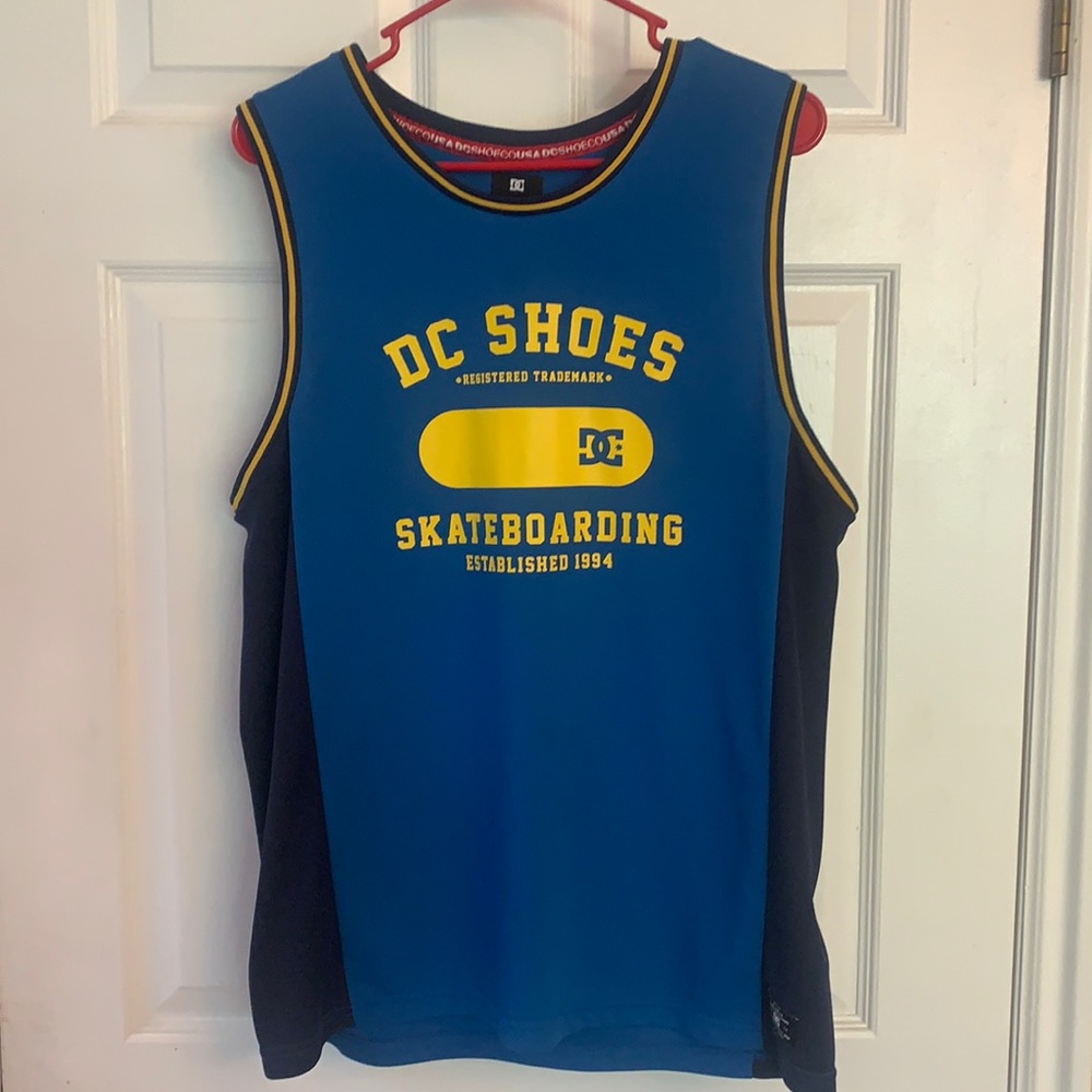 Men’s DC shoes jersey size M